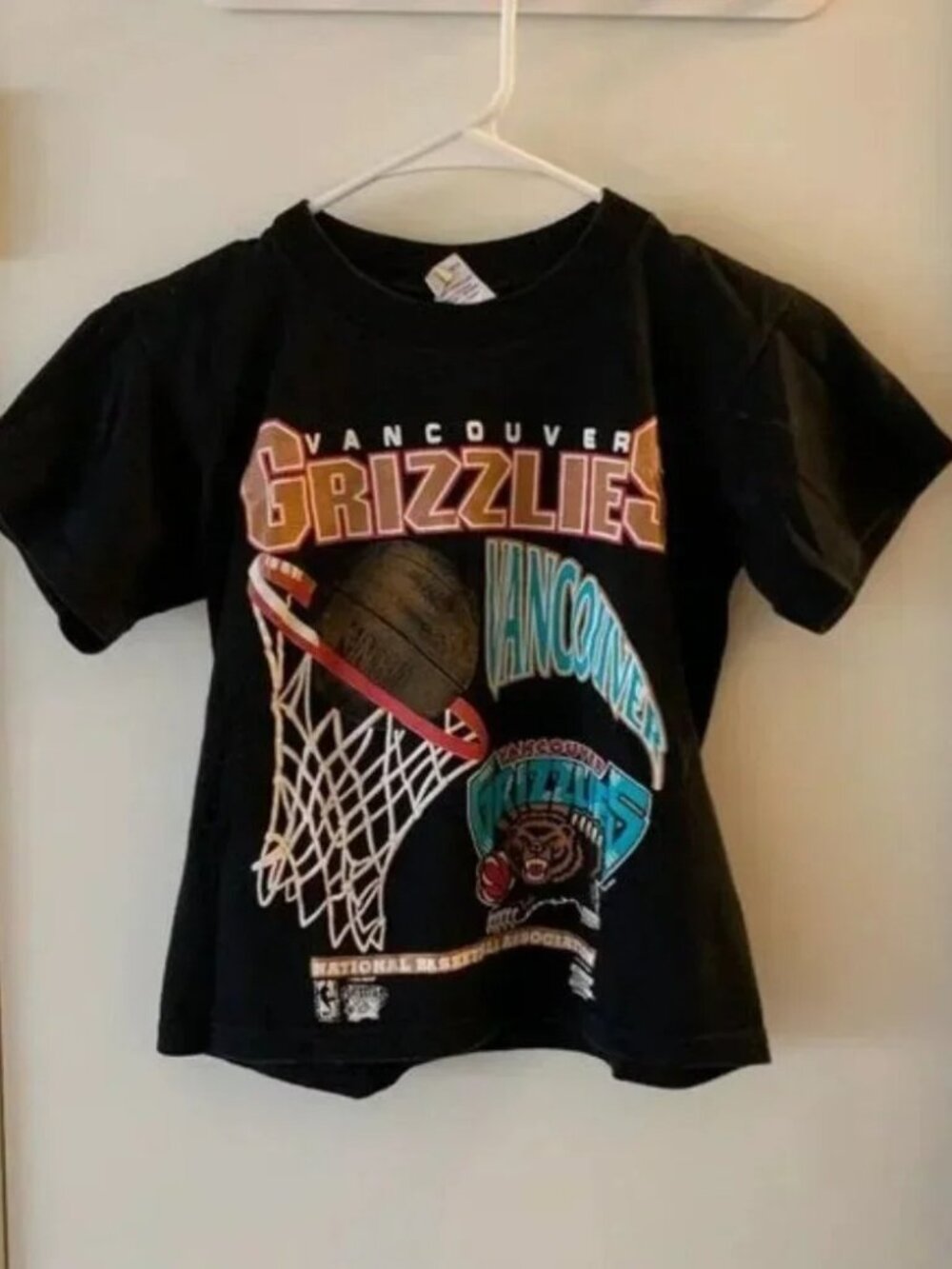 VINTAGE 90S YOUTH  KIDS VANCOUVER GRIZZLIES T-SHIRT SMALL